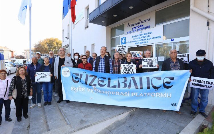 İzmir Güzelbahçe’den teröre lanet İzmir Güzelbahçe’den teröre lanet