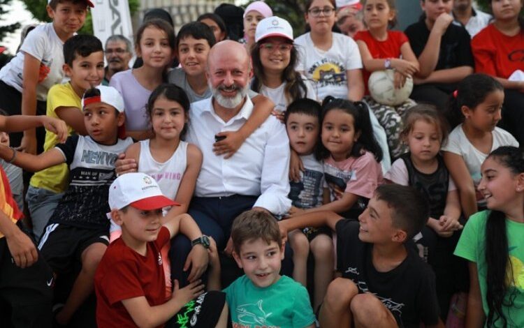 Ahmet Çolakbayrakdar’dan ‘Şeker’ gibi ziyaret