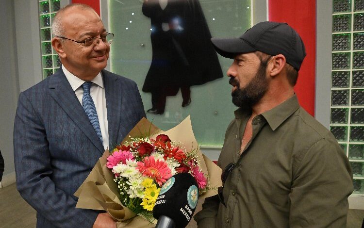 Manisa’da 50 yıllık soruna çiçekli teşekkür