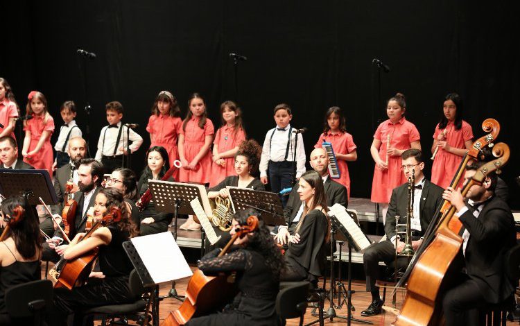 Muğla Büyükşehir Çocuk Korosu ilk konserini verdi