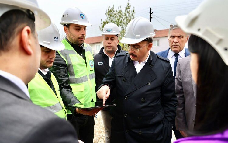 Vali Dr. Kızılkaya yatırımları inceledi Vali Dr. Kızılkaya yatırımları inceledi