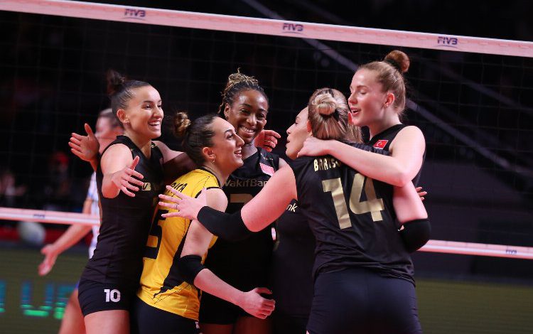 VakıfBank 2021 FIVB Dünya Kulüpler Şampiyonası’nı lider tamamladı