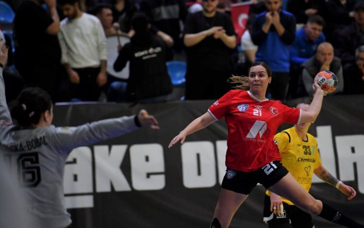 Antalya Konyaaltı Belediyesi ilk maçı kazandı