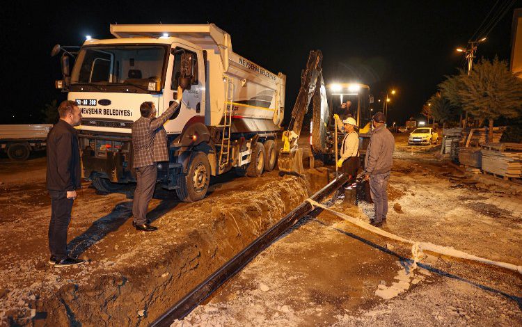 Nevşehir’de işçilere başkandan tatlı ikramı