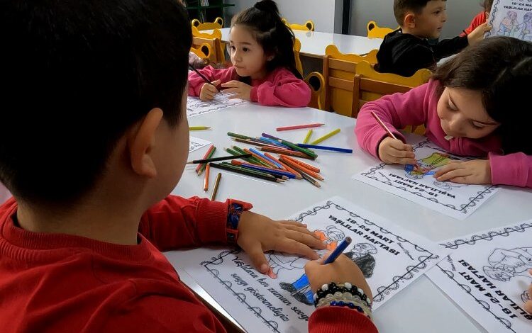 Kayseri’de miniklerden yaşlılara özel saygı