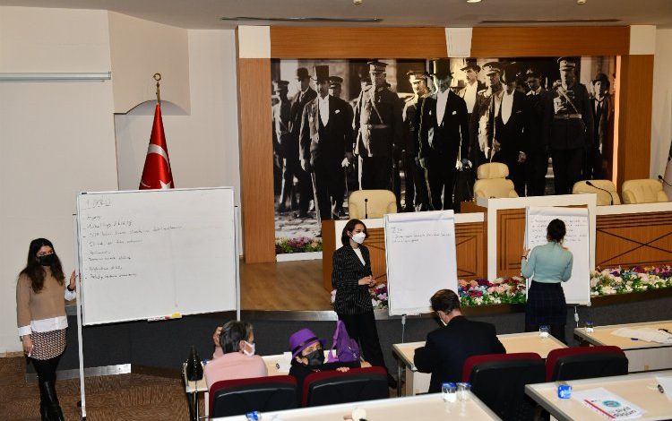 İzmir Çiğli’de “Sivil Toplum ve Kamu İş Birliği” Zirvesi İzmir Çiğli’de “Sivil Toplum ve Kamu İş Birliği” Zirvesi