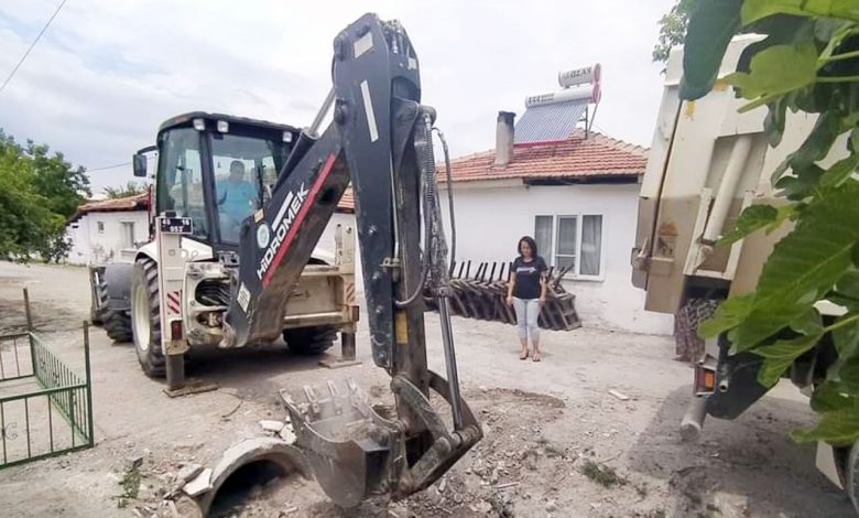 Manisa Akhisar’da dere temizlik çalışması Manisa Akhisar’da dere temizlik çalışması