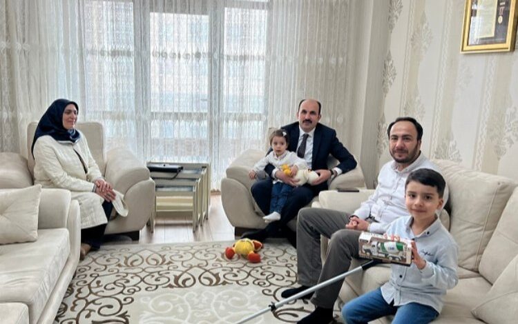 Uğur İbrahim Altay’dan anlamlı ziyaret Uğur İbrahim Altay’dan anlamlı ziyaret