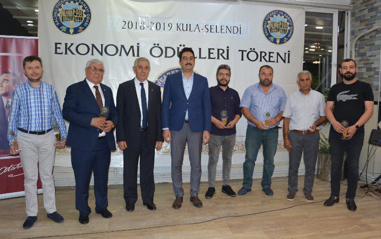 Manisa’da vergi rekortmenleri ödüllendirildi