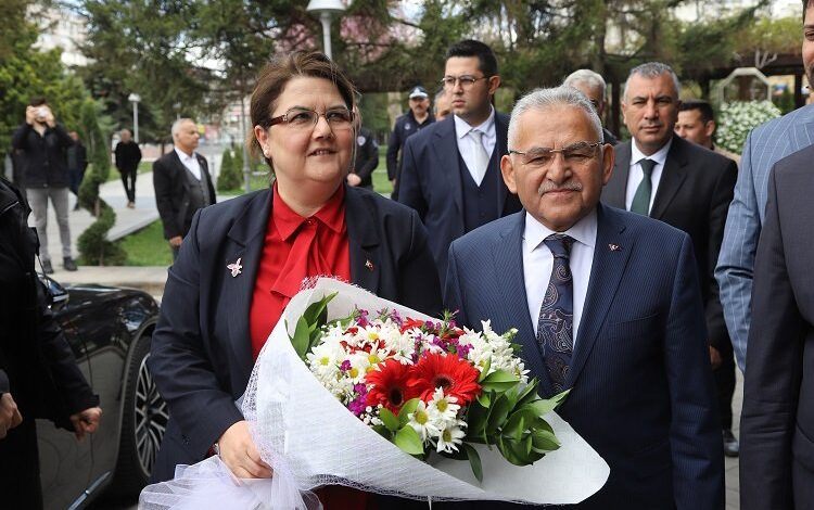 Bakan Yanık’tan Memduh Büyükkılıç’a ziyaret