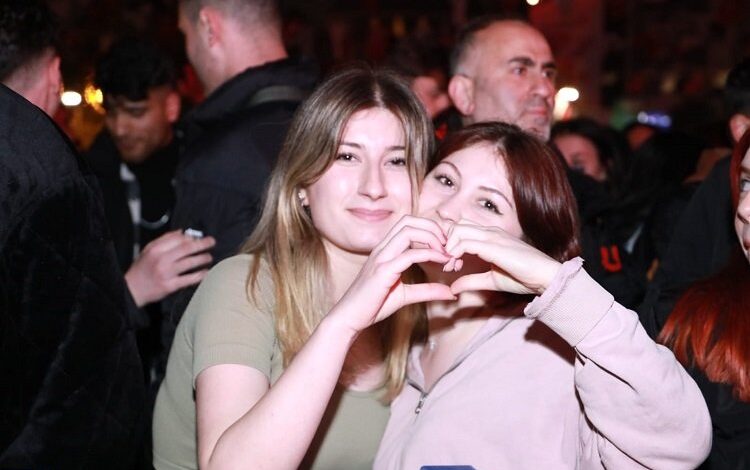 Gençler İzmit Belediyesi’nin bahar konserinde coştu Gençler İzmit Belediyesi’nin bahar konserinde coştu