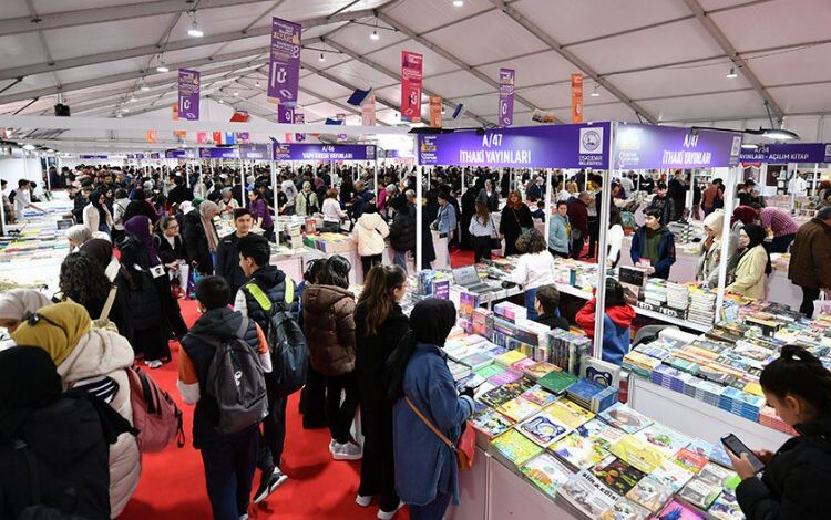 İstanbul Üsküdar 8’inci kez kitapla buluştu