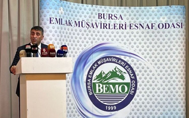 Bursa’da emlakçıların sektörün sorunlarını raporladı