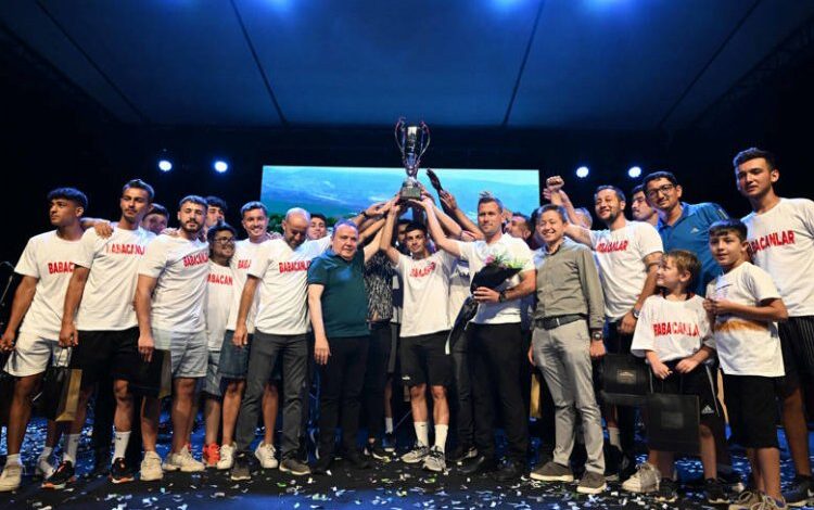 Çiftçiler bu kez yeşil sahada yarıştı