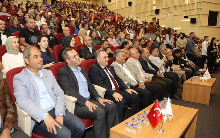 Turan Ethno- Folk Ensemble ERÜ’de sahne aldı