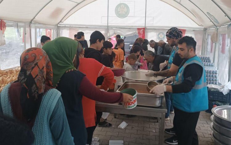 Manisa afetzedeleri sabah-akşam yanında