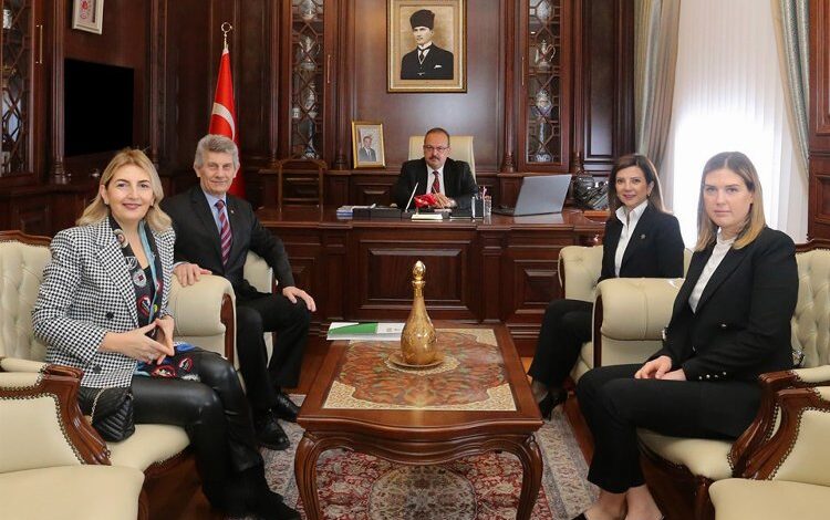 Bursa Vizyonu Raporu Vali Canbolat’a sunuldu