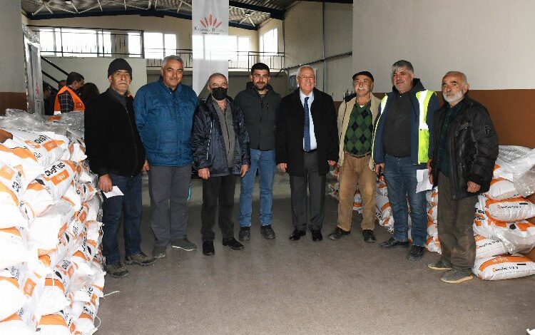 Karabağlar üreticinin yanında