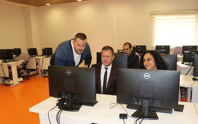 Manisa’da ‘genç bakış’tan bilgisayar sınıfı