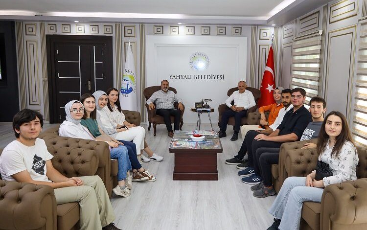 Kayseri Yahyalı’dan yeni üniversitelilere tebrik Kayseri Yahyalı’dan yeni üniversitelilere tebrik
