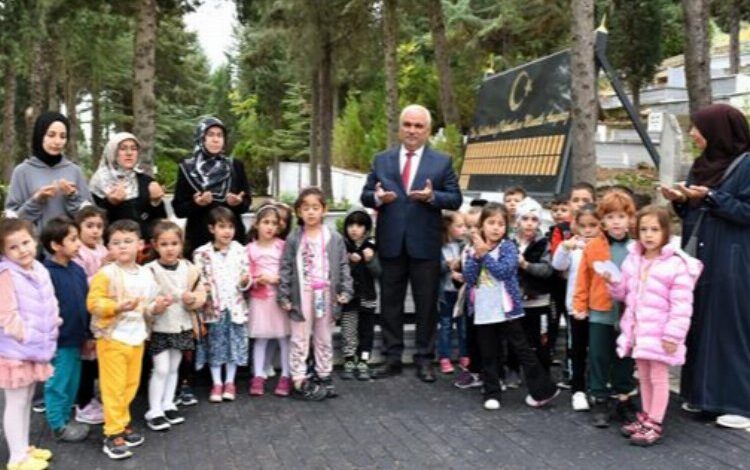 Minik Kur’an Kursu öğrencilerinden Bilecik Şehitliği’ne ziyaret Minik Kur’an Kursu öğrencilerinden Bilecik Şehitliği’ne ziyaret