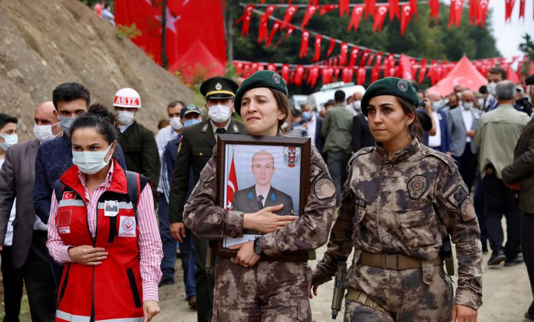 Şehitlerimiz son yolculuklarına uğurlandı Şehitlerimiz son yolculuklarına uğurlandı