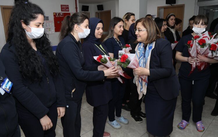 Gaziantep’te Başkan Şahin’den hemşirelere ziyaret
