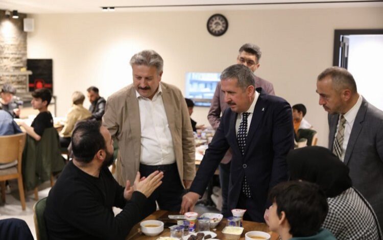 Kayseri Melikgazi’de depremzedeler için iftar programı Kayseri Melikgazi’de depremzedeler için iftar programı