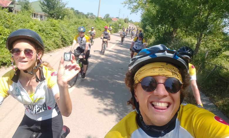 Hollandalı bisikletçiler 4000. kilometreyi Kocaeli’nde pedalladı Hollandalı bisikletçiler 4000. kilometreyi Kocaeli’nde pedalladı