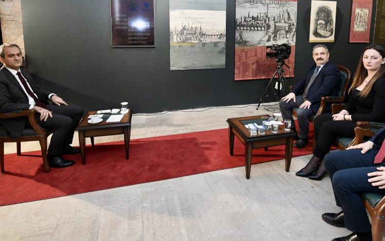 Bakan Özer, Anadolu medyasının sorularını yanıtladı Bakan Özer, Anadolu medyasının sorularını yanıtladı