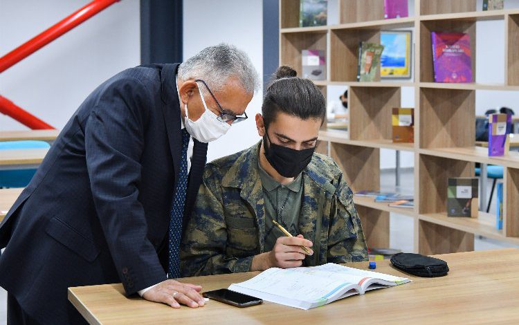 Kayseri merkez kütüphanesine saat ayarı