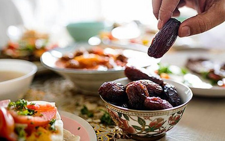 Bu besinler ile oruç tutmak daha rahat olacak!… İftar ve sahur arasında en az 2 litre su Bu besinler ile oruç tutmak daha rahat olacak!… İftar ve sahur arasında en az 2 litre su