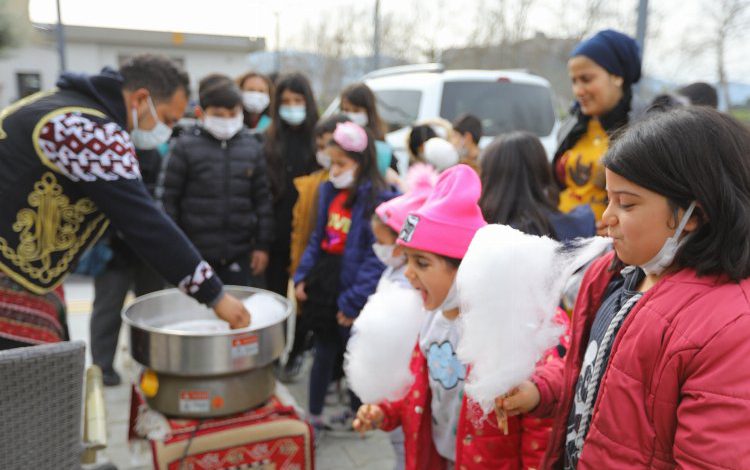 İzmir Efes Selçuk’ta yarıyıl eğlencesi devam ediyor İzmir Efes Selçuk’ta yarıyıl eğlencesi devam ediyor
