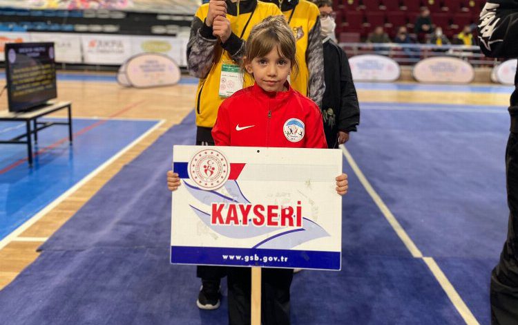 Kayserili minik şampiyona büyük tebrik Kayserili minik şampiyona büyük tebrik