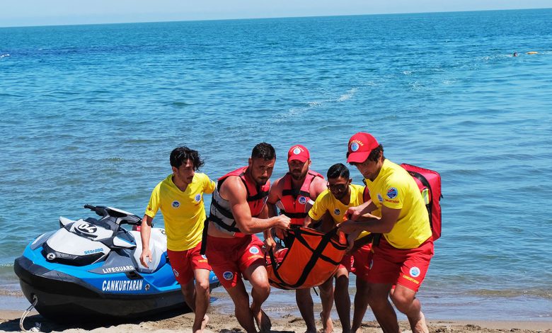Sakarya’da cankurtaranları işi sıkı tutuyor Sakarya’da cankurtaranları işi sıkı tutuyor