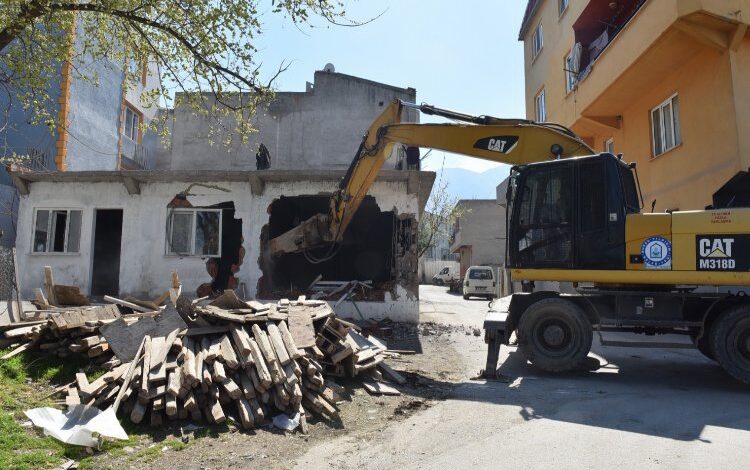 Bursa Yıldırım’da 137 kaçak yapı yıkıldı Bursa Yıldırım’da 137 kaçak yapı yıkıldı