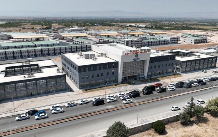 Dünya Kayısı Ticaret Merkezi gün sayıyor Dünya Kayısı Ticaret Merkezi gün sayıyor