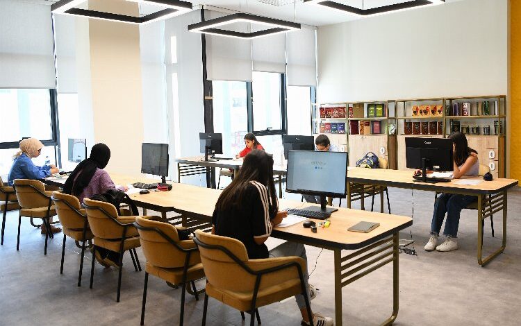 Kocaeli Çayırova’da vatandaşların ‘Kitap Kahve’ keyfi