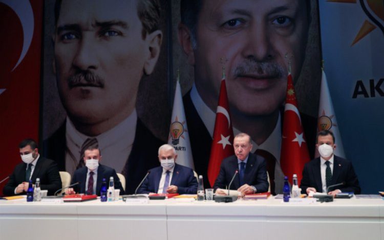 AK Parti Sözcüsü Ömer Çelik: “Diplomatik girişimleri sürdüreceğiz” AK Parti Sözcüsü Ömer Çelik: “Diplomatik girişimleri sürdüreceğiz”