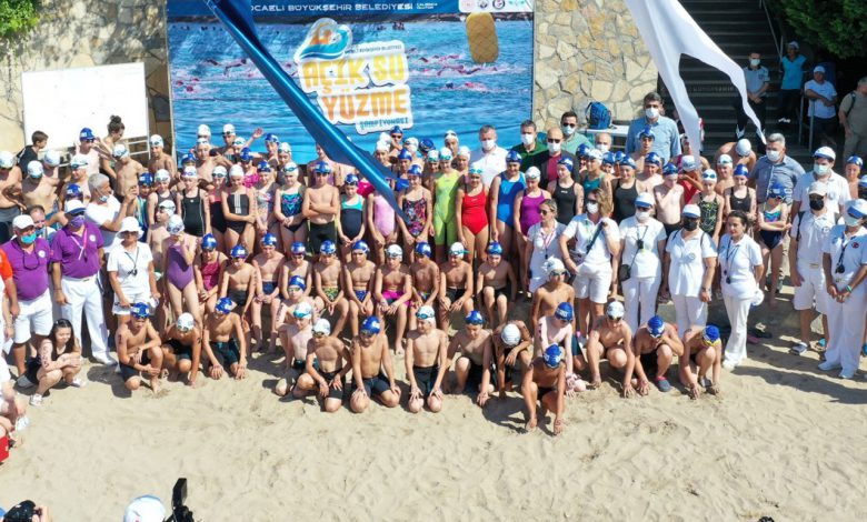Kocaeli’de Açık Su Yüzme Yarışlarında sporcular ödüllerine kavuştu
