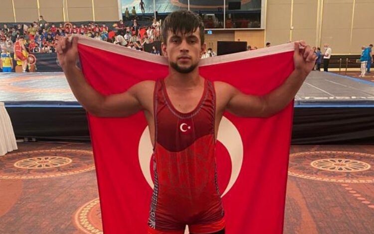 Dünyayı dize getiren Mükremin’e ilk telefon Başkan Yüce’den Dünyayı dize getiren Mükremin’e ilk telefon Başkan Yüce’den