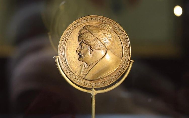 Fatih’in madalyonu evinde sergileniyor