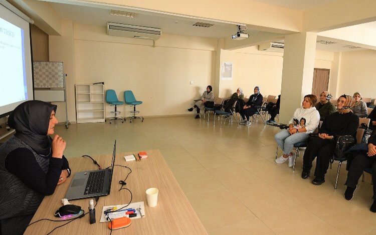 Bursa Osmangazi’de anneler seminere, çocuklar atölyeye