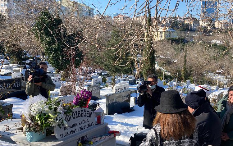 Ferdi Özbeğen kabri başında anıldı