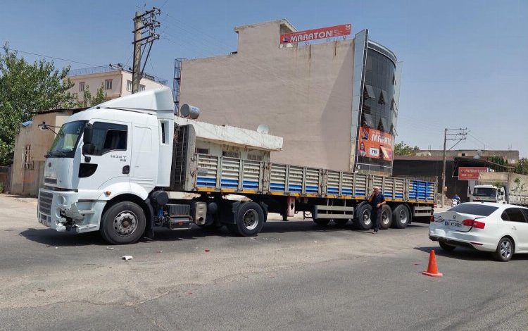 Adıyaman’da tır otomobile çarptı: 1 yaralı Adıyaman’da tır otomobile çarptı: 1 yaralı