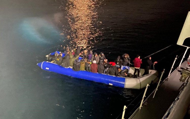 Balıkesir Ayvalık’ta 31 düzensiz göçmen kurtarıldı