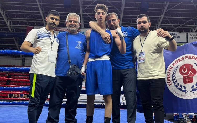 Kağıtsporlu boksörlerden 3 bronz Kağıtsporlu boksörlerden 3 bronz