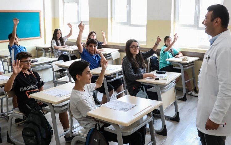 Öğretmenlerin ücretlerine yüzde 25 artış!