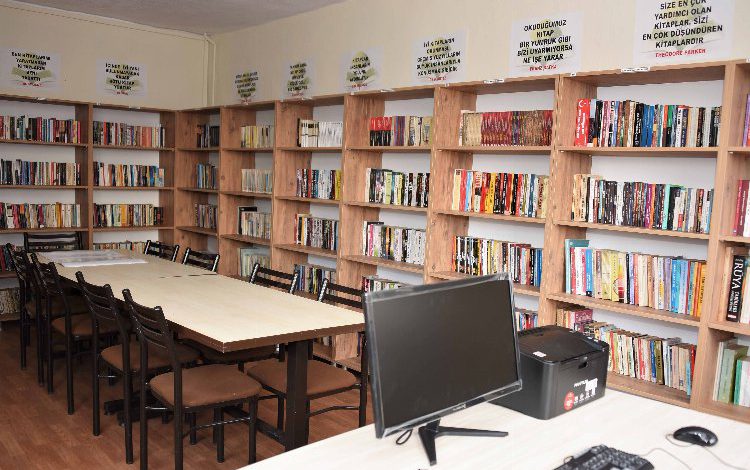 İzmir Kemalpaşa’da 5 bin 500 kitaplı ‘Kardelenler Kütüphanesi’ İzmir Kemalpaşa’da 5 bin 500 kitaplı ‘Kardelenler Kütüphanesi’