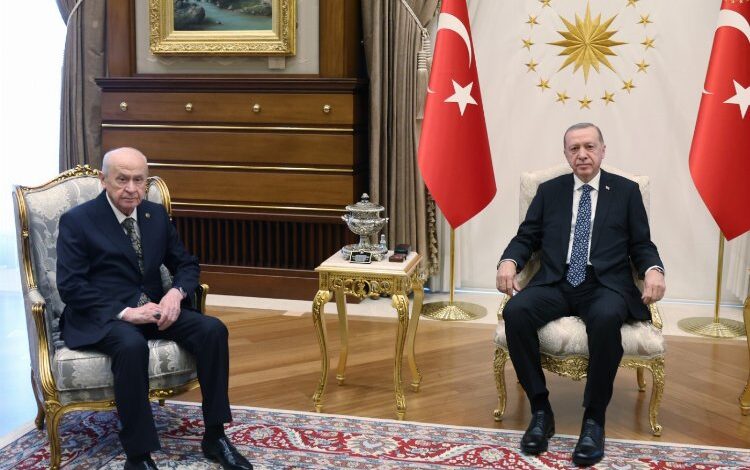 Sürpriz görüşme bir saat sürdü Sürpriz görüşme bir saat sürdü